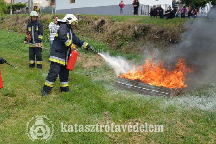 Tűzoltási gyakorlatot tartottak Kétyen