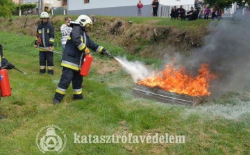 Tűzoltási gyakorlatot tartottak Kétyen