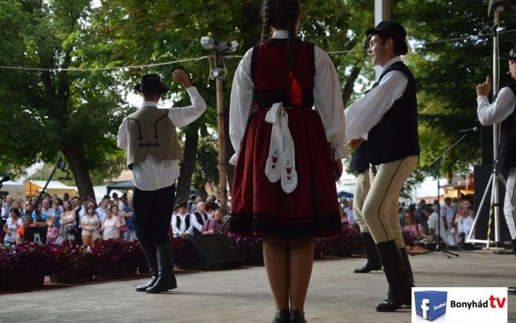 Nagy sikernek örvendett a bukovinai folklórfesztivál Bonyhádon