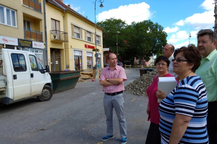 A tervek szerint haladnak a munkálatok a Szabadság téren