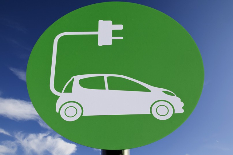 EM: hetvenezer fölé nőtt tavaly a tisztán elektromos flotta Magyarországon