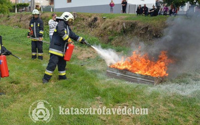 Tűzoltási gyakorlatot tartottak Kétyen