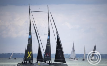 Kékszalag – Elrajtolt a tókerülő verseny mezőnye Balatonfüredről