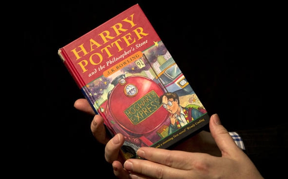 Rekordösszegért kelt el egy elsőkiadású Harry Potter könyv